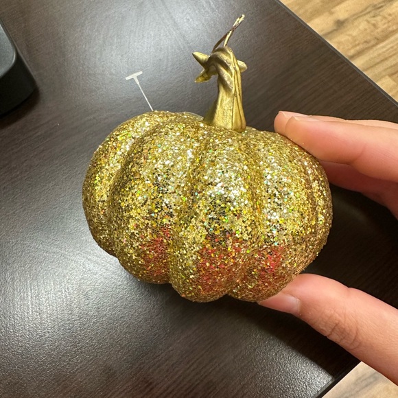 Pretty gold sparkling pumpkin 🎃 decor accent - Picture 1 of 10